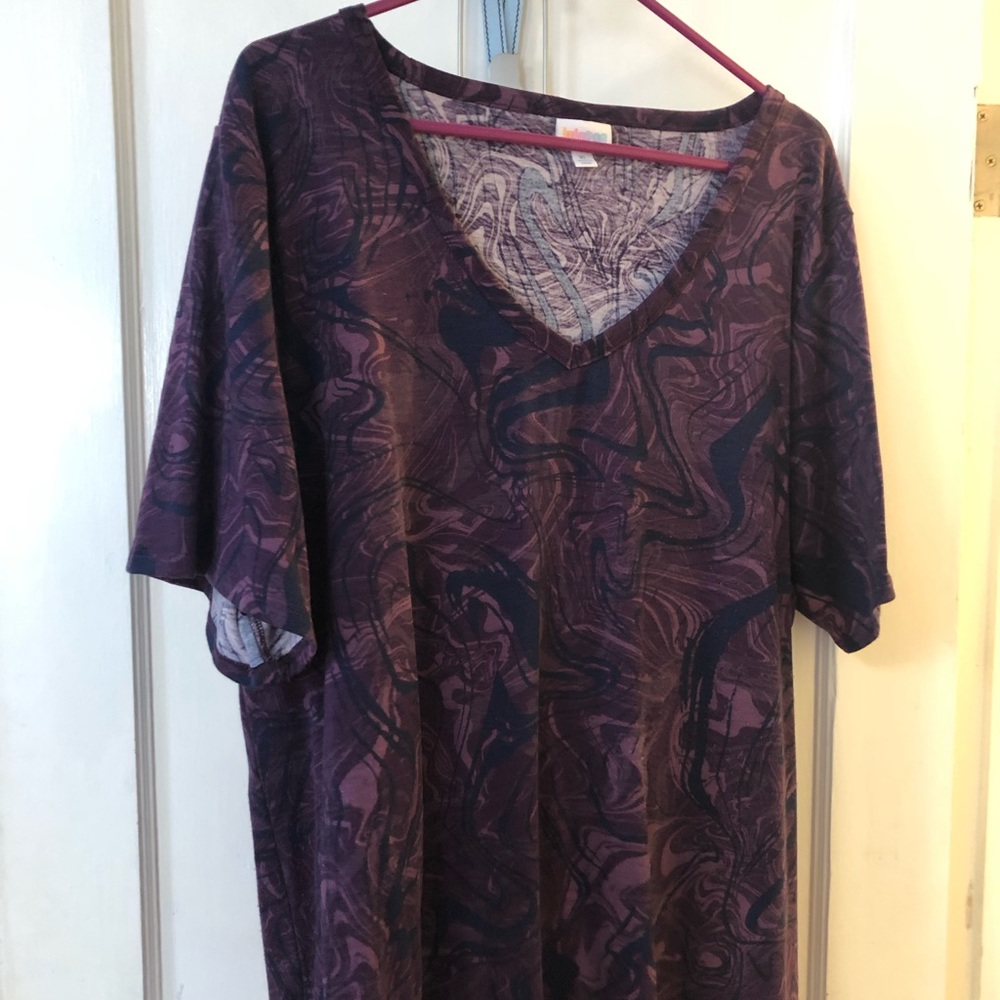 Lularoe Vneck tee